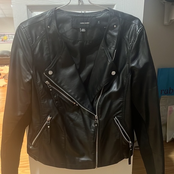 Faux Black Leather Jacket😎Vero Moda - Picture 1 of 5
